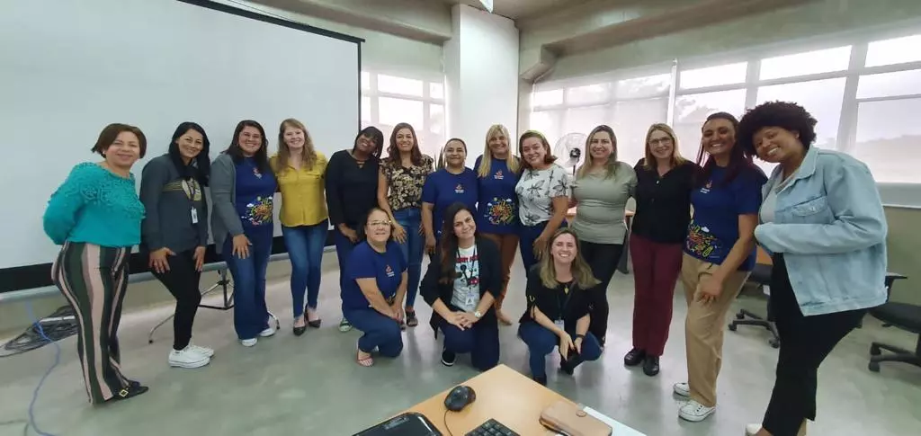 Colaboradores do Centro Administrativo de Cotia concluem Curso Básico de LIBRAS